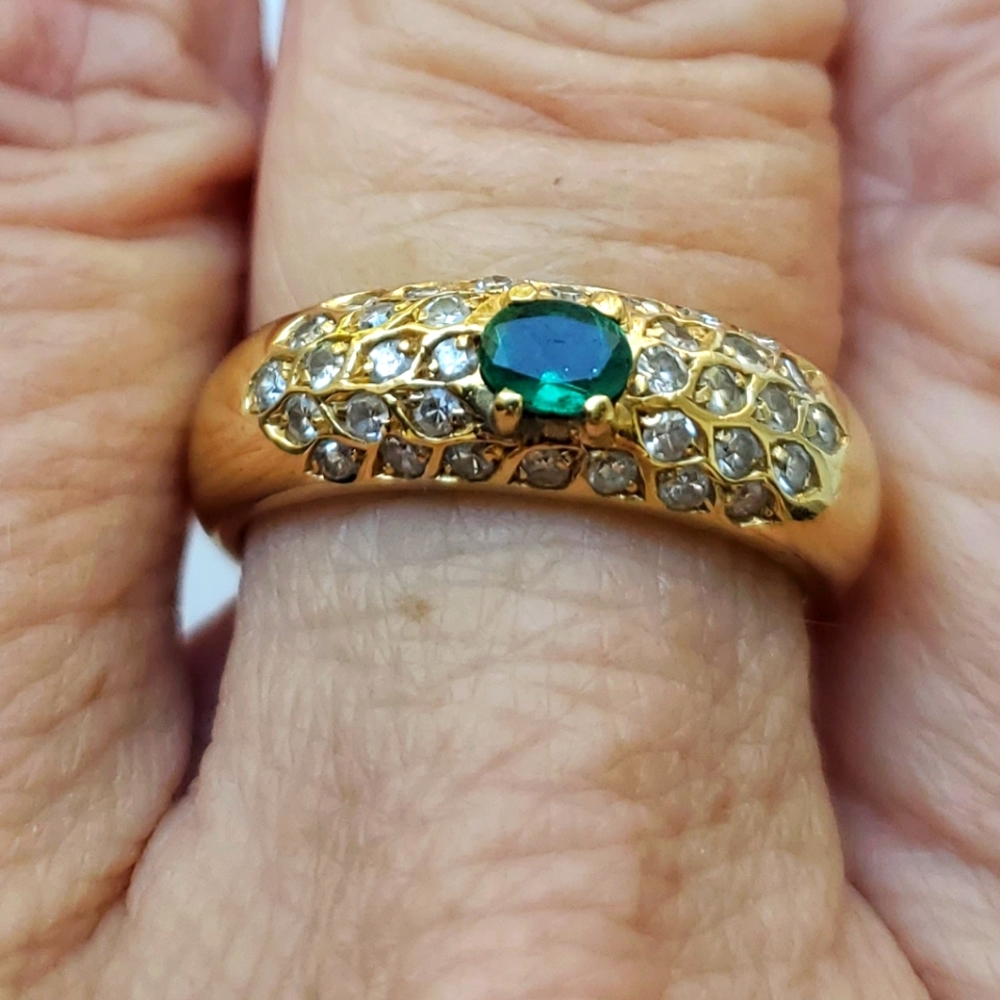 18k gold Emerald Diamond ring
